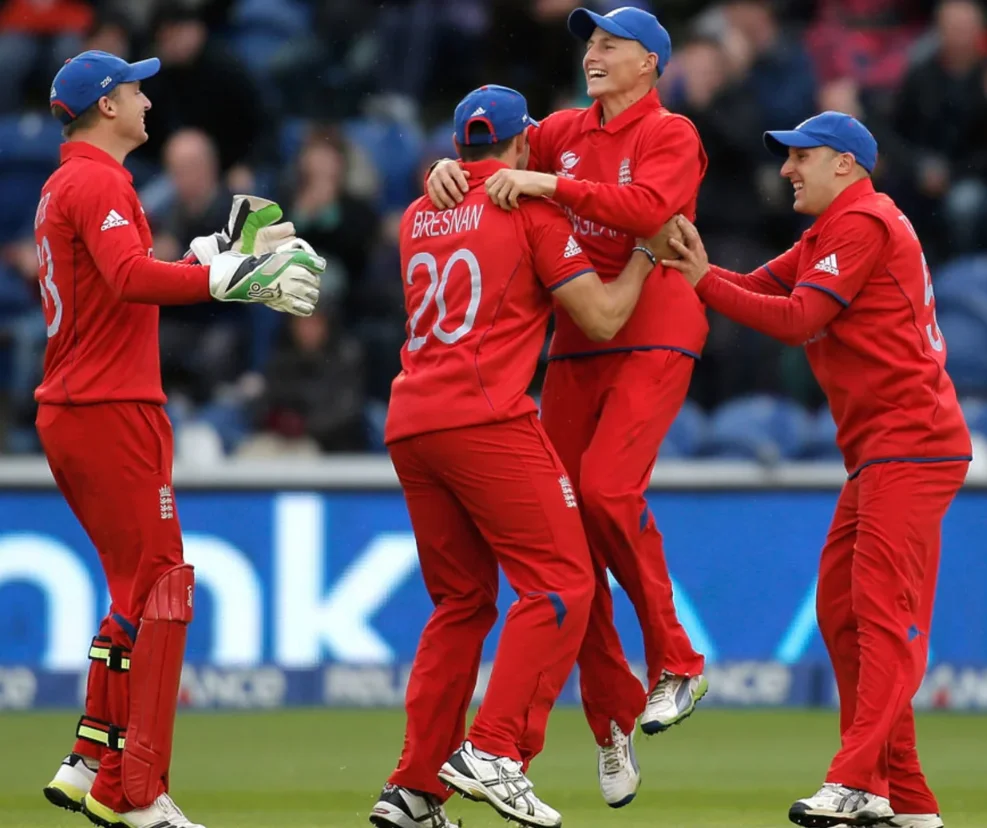 England defeated New Zealand by 10 runs.