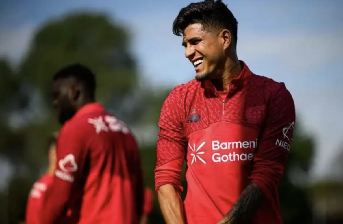 Arsenal Sign Ecuadorian Defender Piero Hincapie.