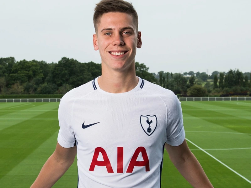 Lionel Messis World Cup Hopes Hit as Juan Foyth Suffers Major Injury
