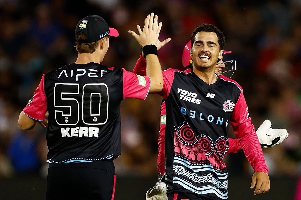 BBL | Twitter in awe as Sydney Sixers keep calm to trump Brisbane Heat in low scoring thriller