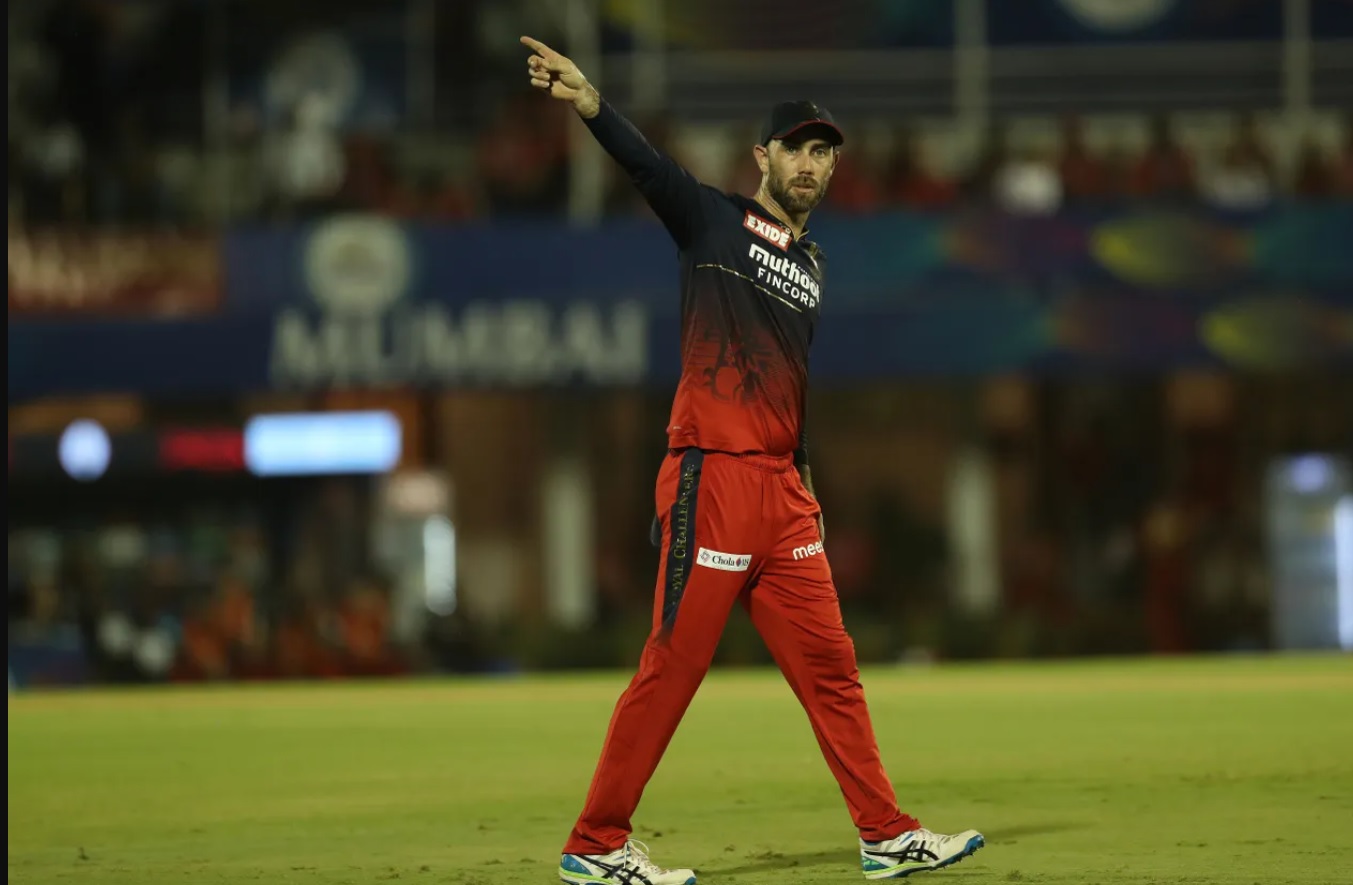 Glenn Maxwell grabbed a brilliant catch to dismiss Shubhman Gill