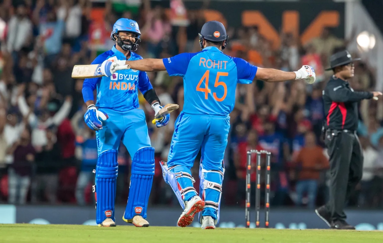 India beat Australia by six wickets in the second T20I