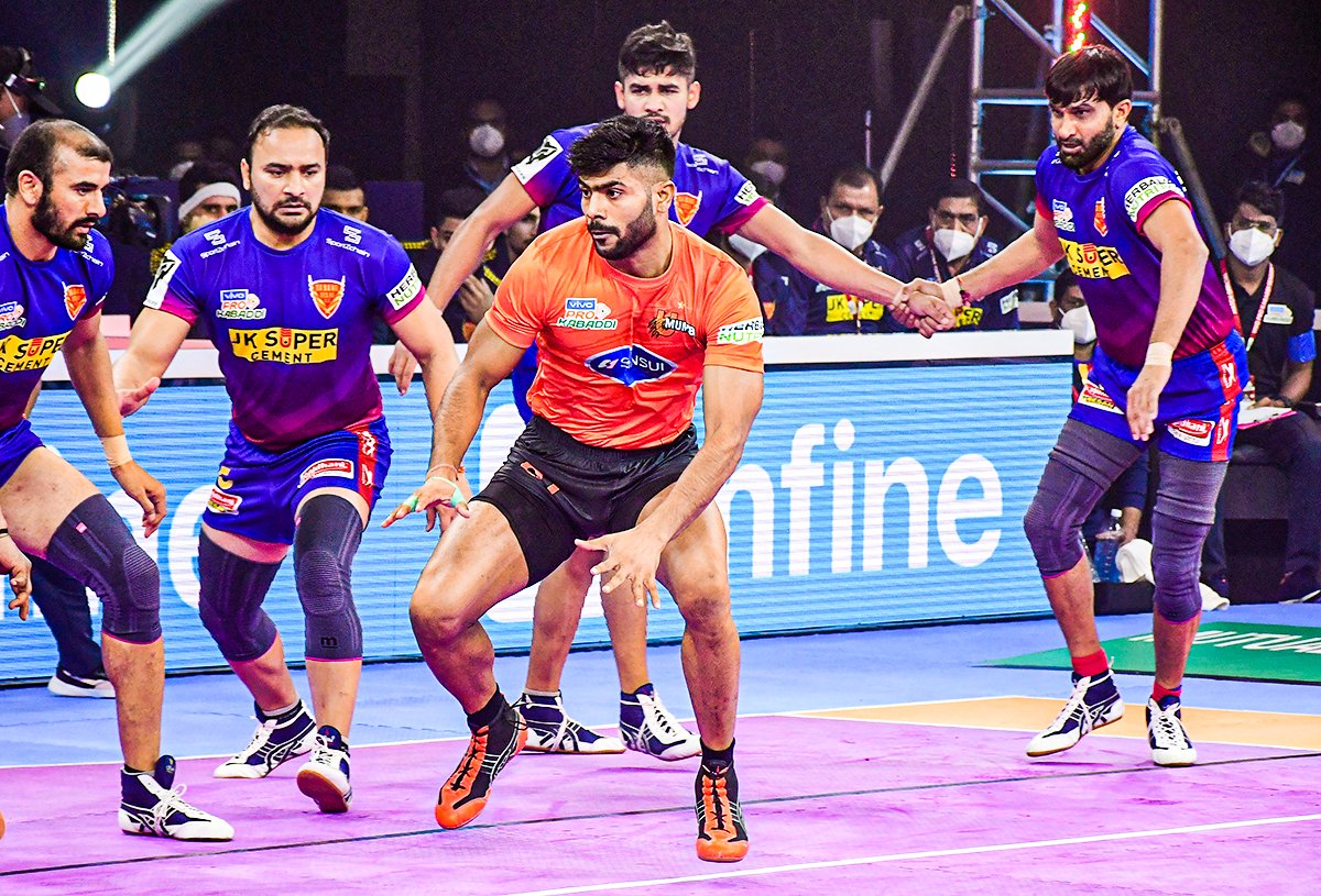 Pro Kabaddi | Dabang Delhi register sixth win, Naveen injured again