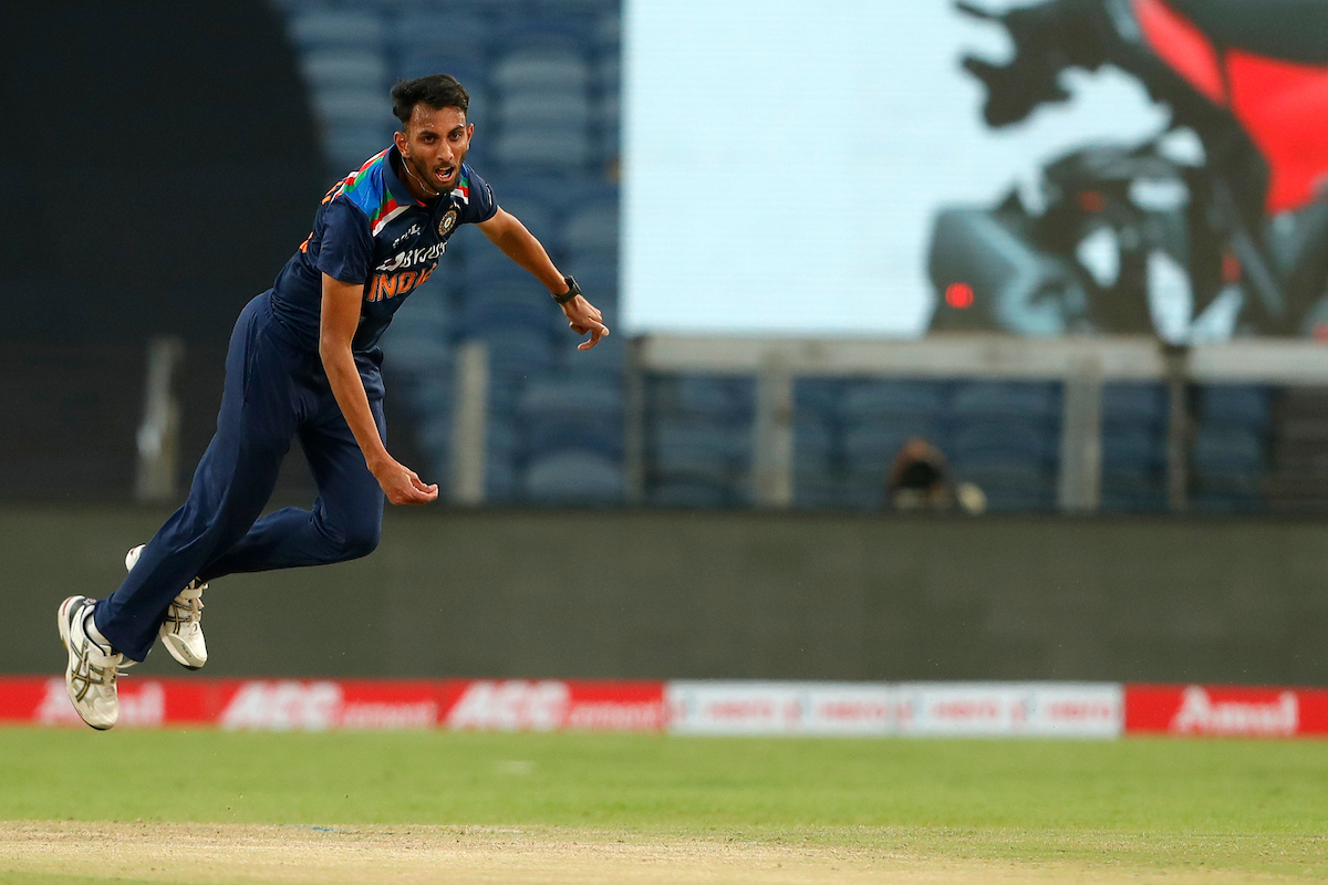 Virat Kohli misses a chance of Morgan