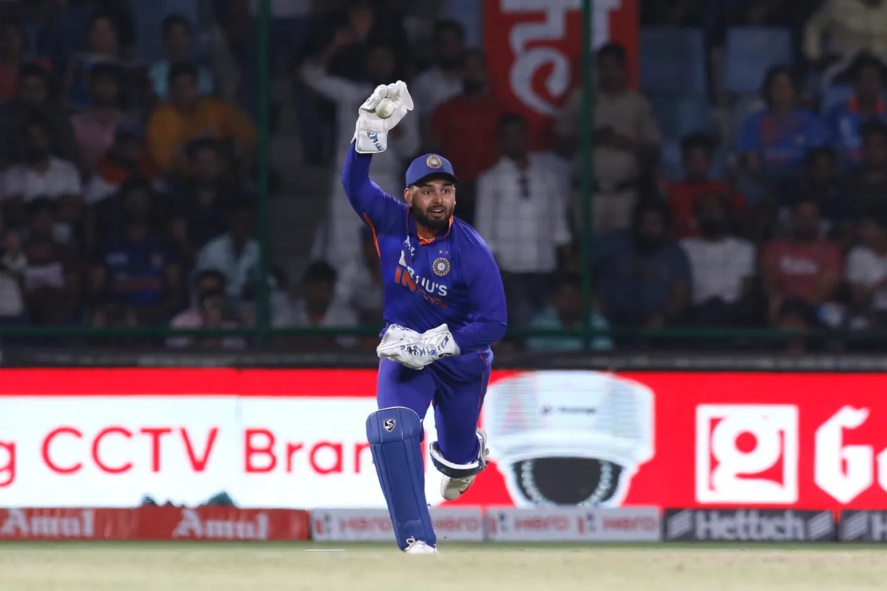 Rishabh Pant doesn't squat lower when keeping wickets to pacers, opines Danish Kaneria