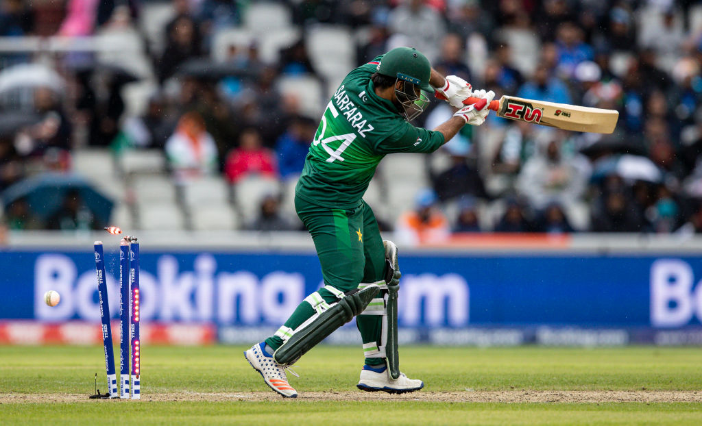 Twitter reacts to Pakistan's lack of intent of scoring 500 against Bangladesh after Sarfaraz Ahmed's war cry