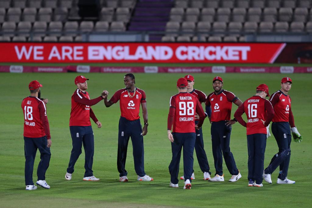 Twitter reacts to Jofra Archer's sheepish 'last laugh' after hitting for consecutive sixes