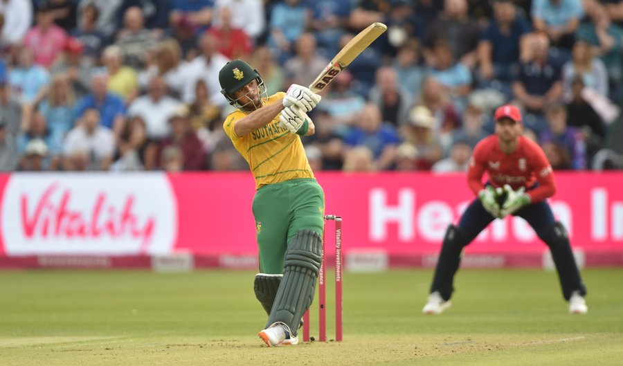 South African batting unit generates glimmer of hope