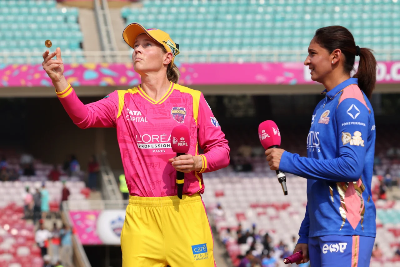 WPL | Twitter reacts as Harmanpreet leads woeful Mumbai fielding from front with dropped sitter