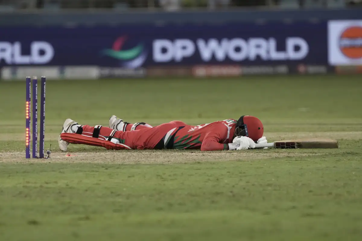 UAE vs OMA | Twitter laughs as associate cricket madness sees Faisal survive horrid blunder