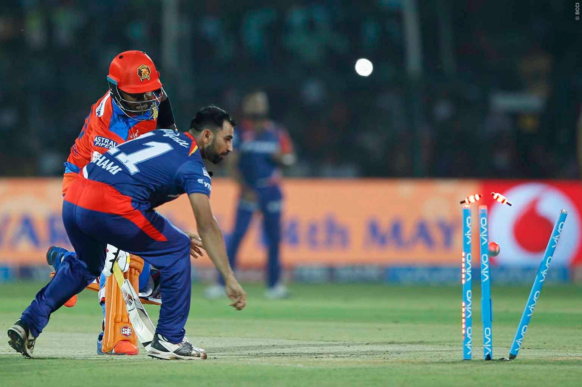 WATCH : Dwayne Smith's lazy running results in embarrassing run out