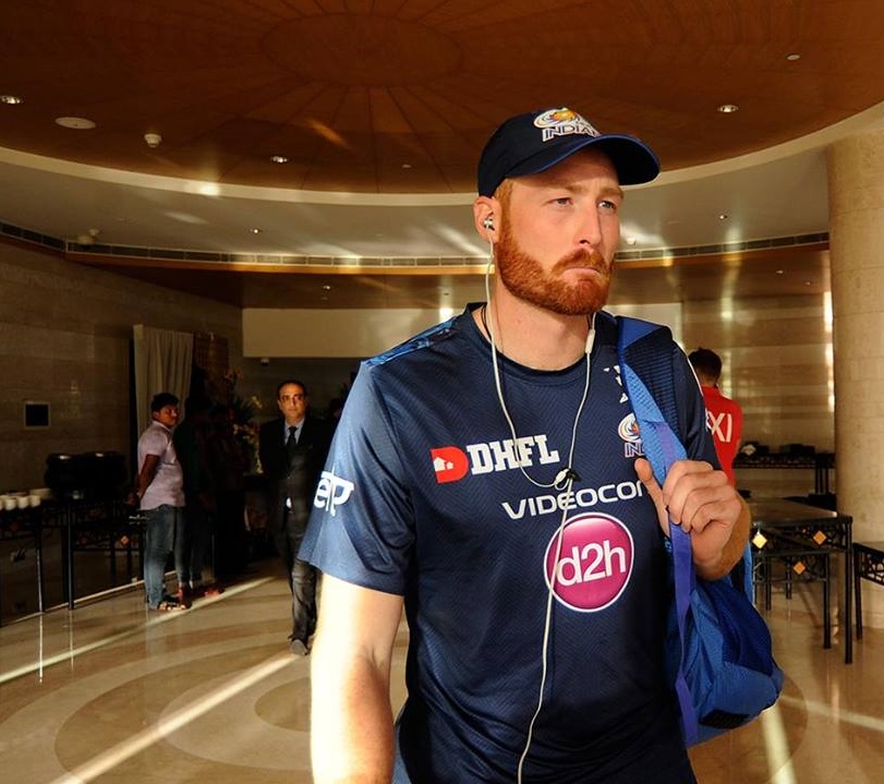 Martin Guptill plays cricket with kids in Dharavi