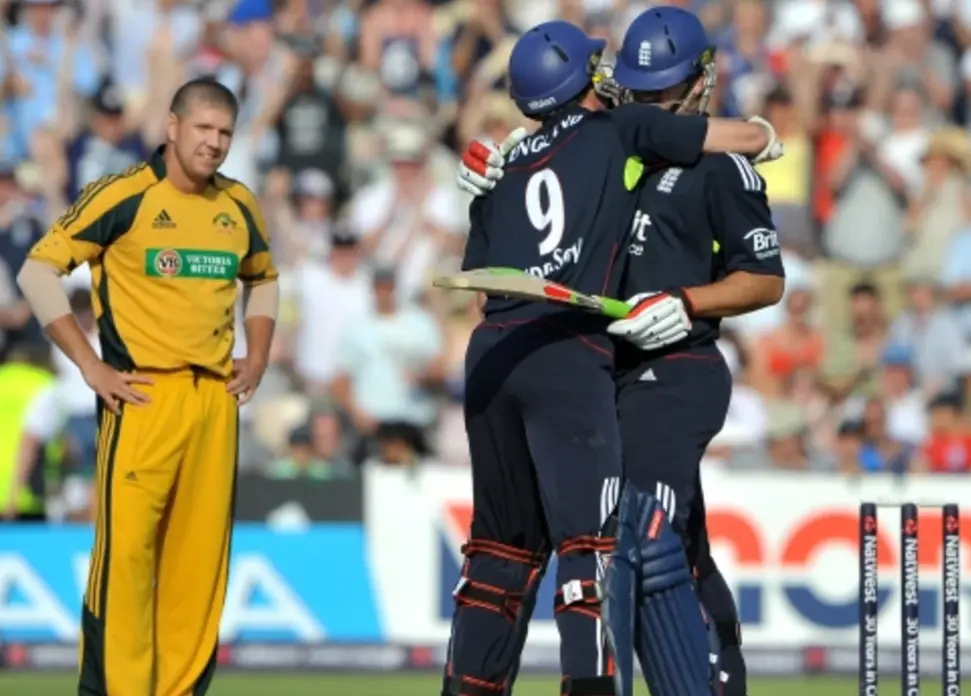 England defeated Australia by 1 wicket.