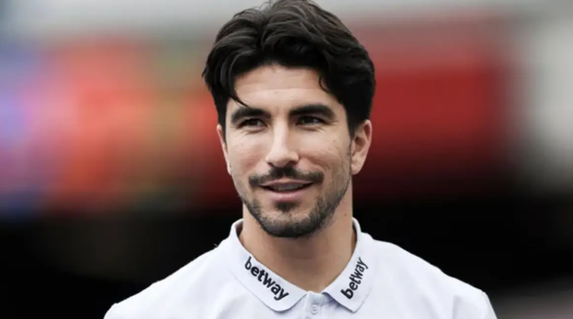 Ajax in Talks with PSG for Carlos Soler Move