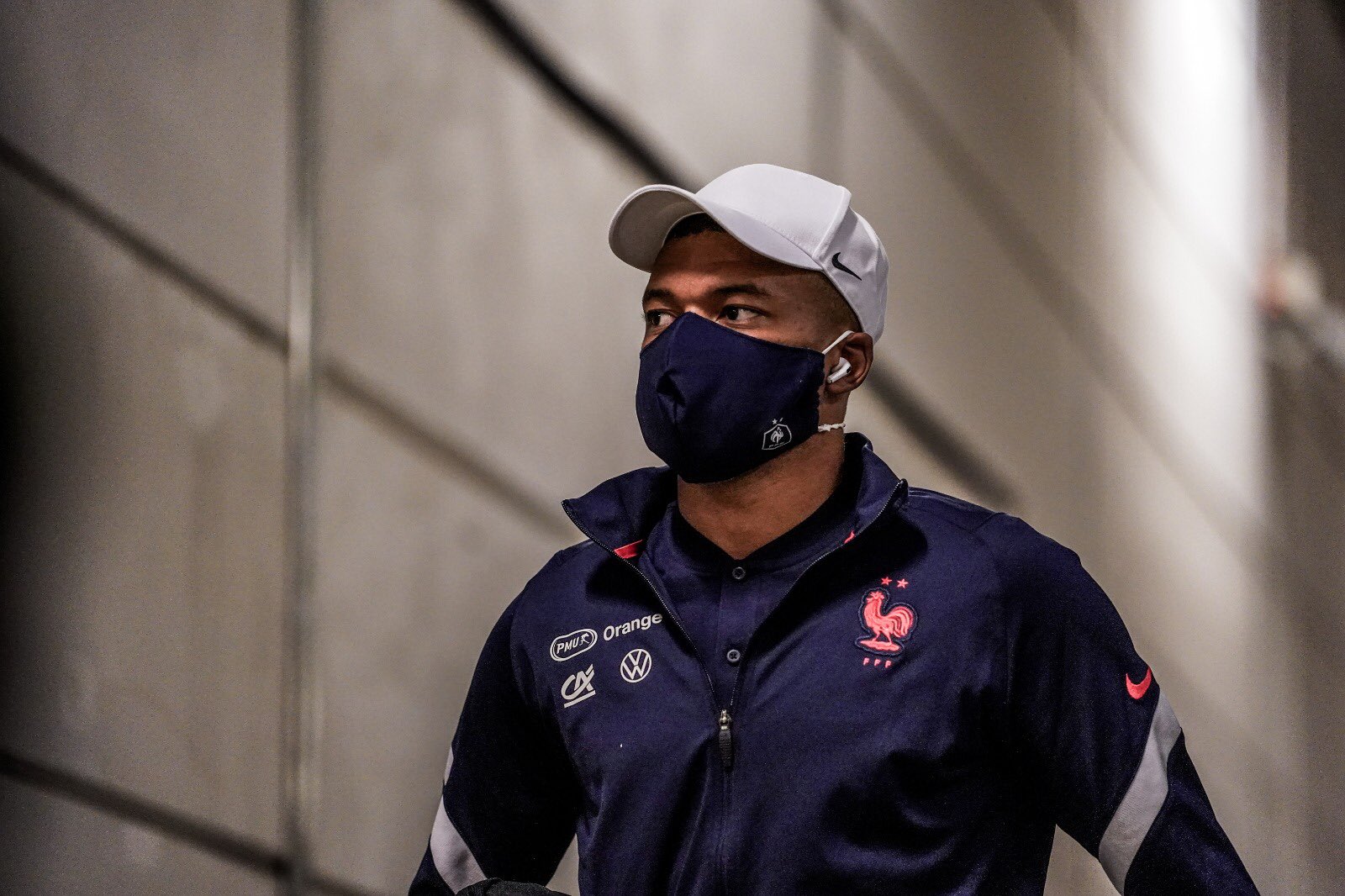 Reports | Kylian Mbappe and Paris Saint-Germain are in talks with over new contract