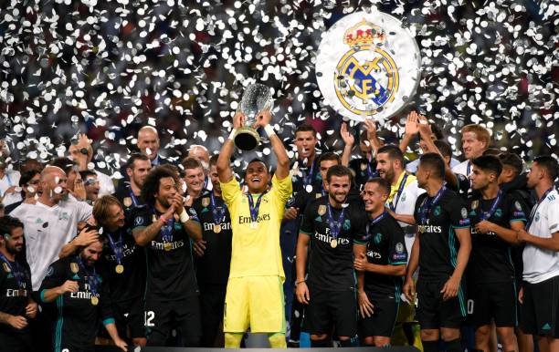 Real Madrid beat Manchester United 2-1 to keep their European dominance intact
