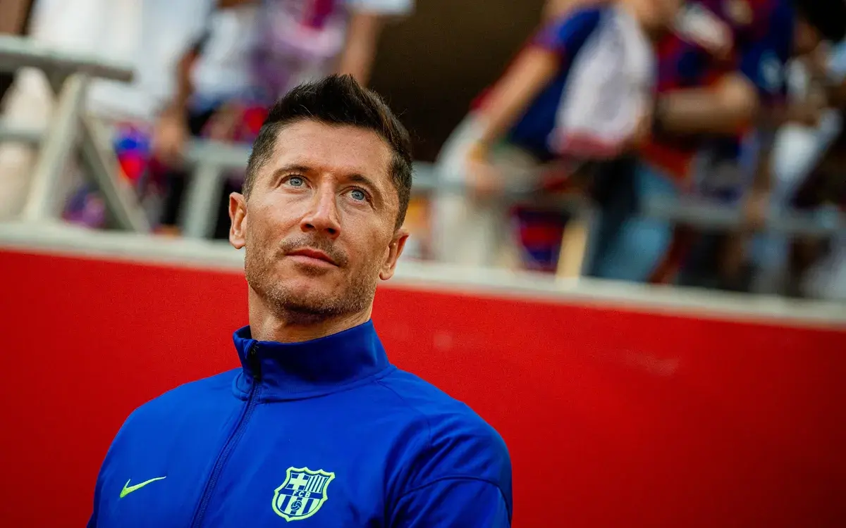 FC Barcelona Face Tough Call on Robert Lewandowski Future.