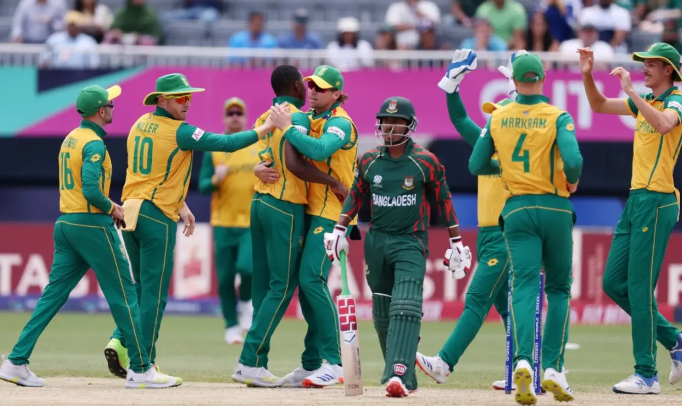 South Africa defeated Bangladesh by 4 Runs.